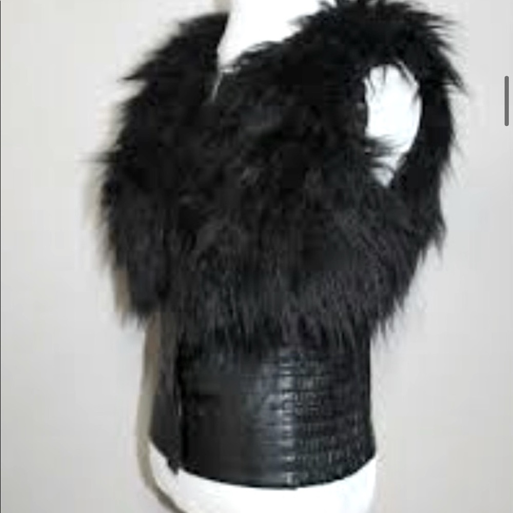 Chelsea and violet black faux fur vest 🖤